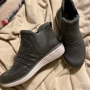 Ryka water repellent shoes size 7 nwt